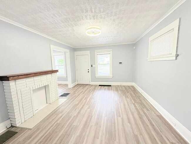 Foto del edificio - 2324 Upton Ave