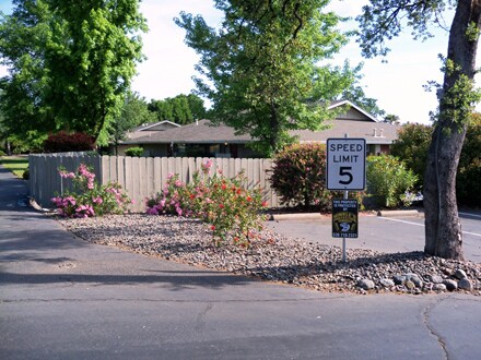 Building Photo - 105 Hilltop Dr