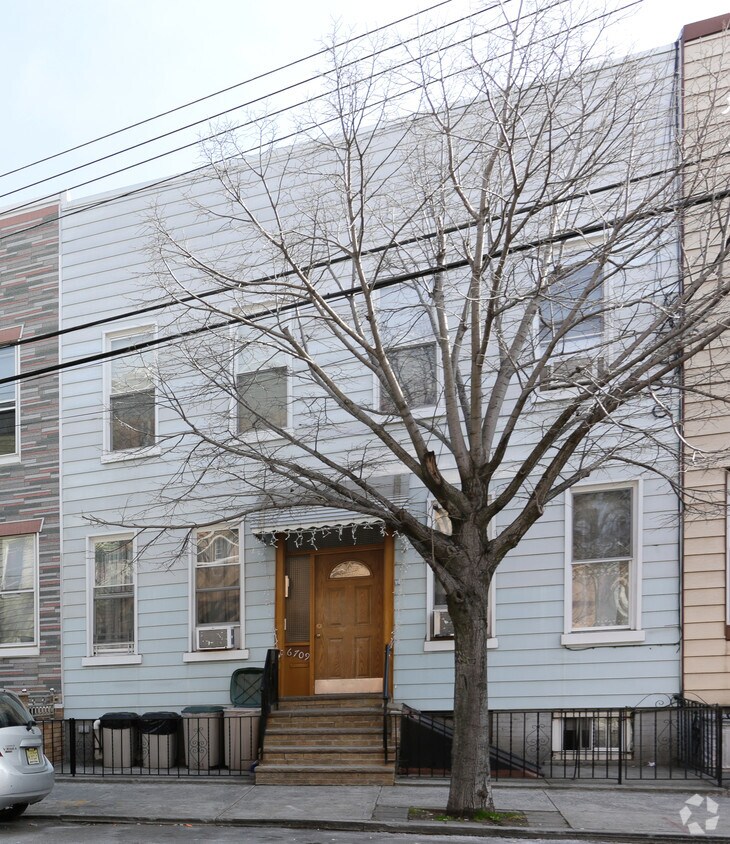 Primary Photo - 6709 Forest Ave