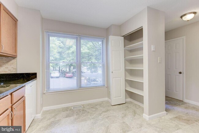 Building Photo - 1657 Oak Spring Way
