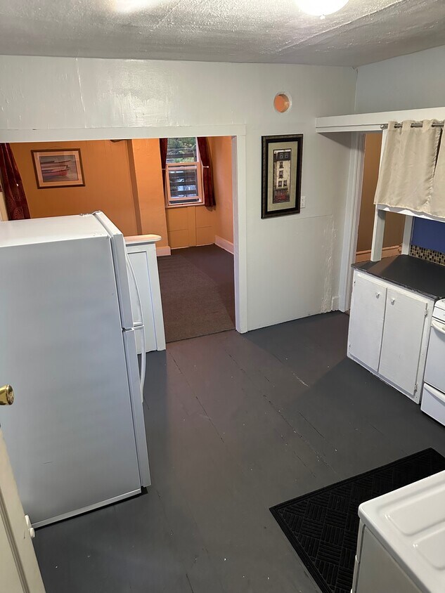 416 N 9th St Unit 4, Manitowoc, WI 54220 416 N 9th St Manitowoc, WI