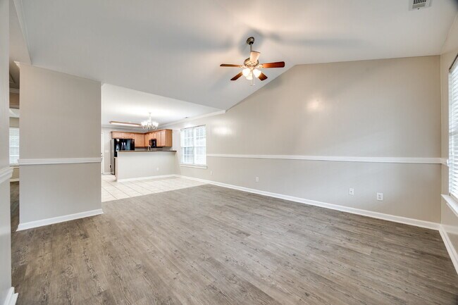 Foto del edificio - "Charming 2-Bed, 2-Bath Retreat in Fort Mill - 1,100 Sq Ft of Comfort!"
