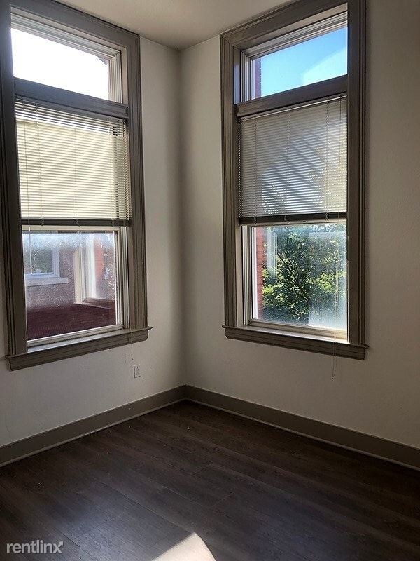 Building Photo - 1111 W 39th St