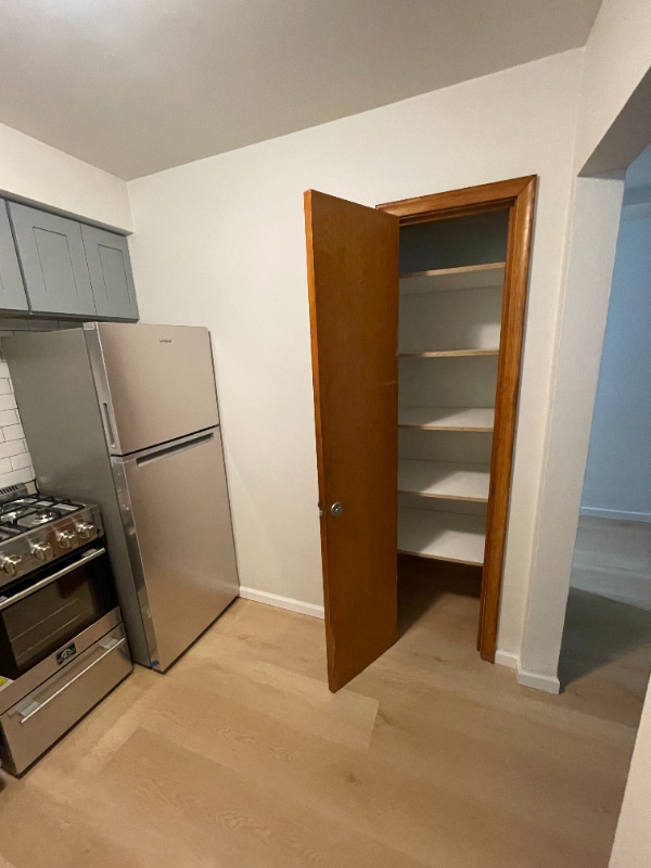 Foto del edificio - 616 Ivy Ave E