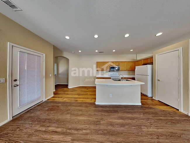 Building Photo - 8316 W Pima St