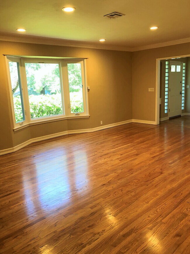 Foto del edificio - 14690 Valley Vista Blvd
