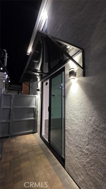 Foto del edificio - 18222 Chatsworth St