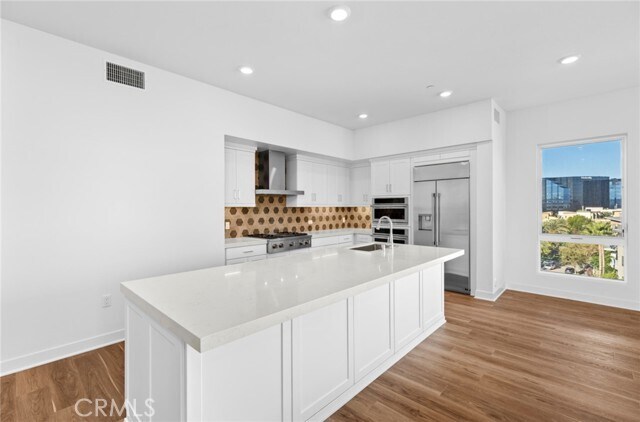 Building Photo - 3600 Rivington
