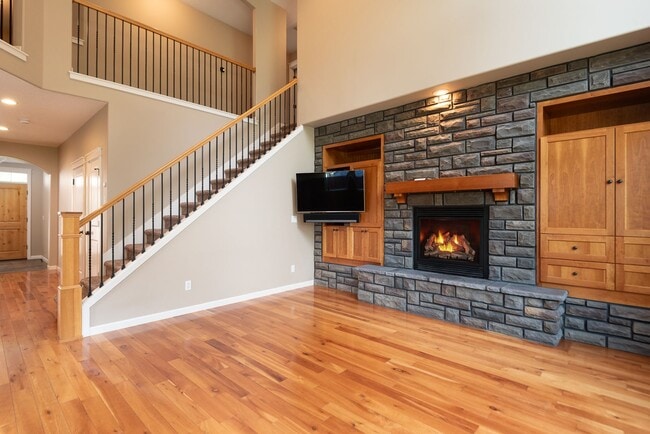 Foto del edificio - Family-Friendly 4-Bedroom Home Near Pine N...