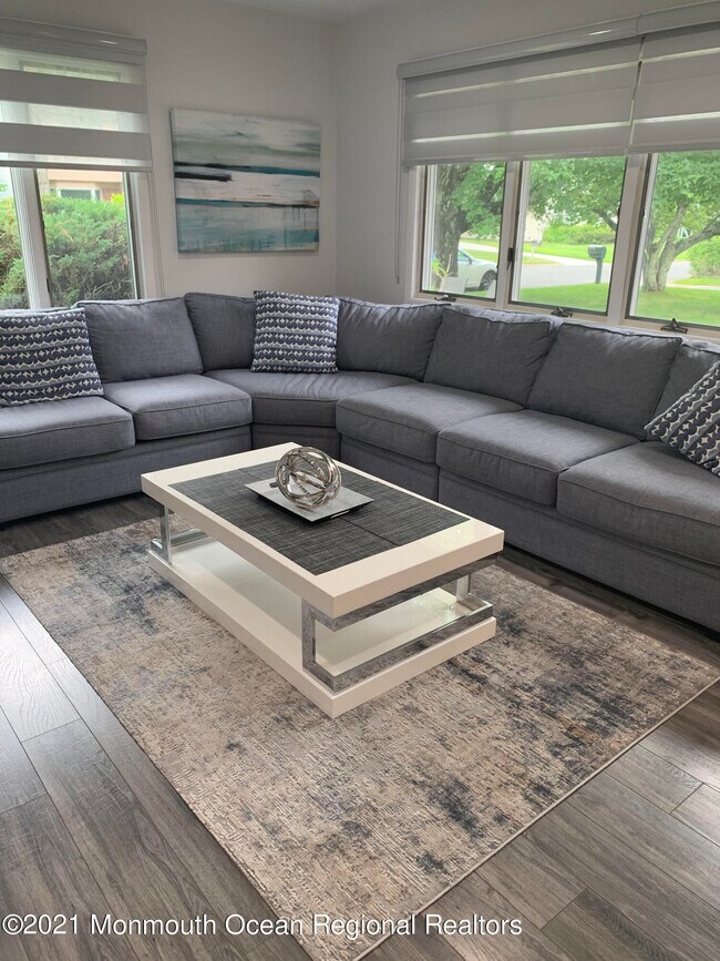 Foto del edificio - 28 Dwight Dr