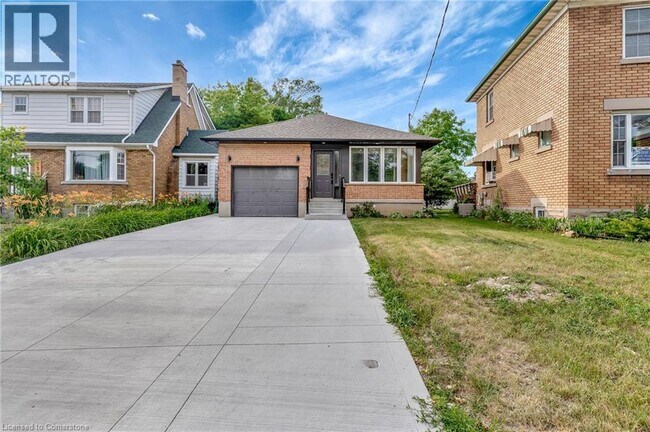 Photo du bâtiment - 126 Highland Rd W