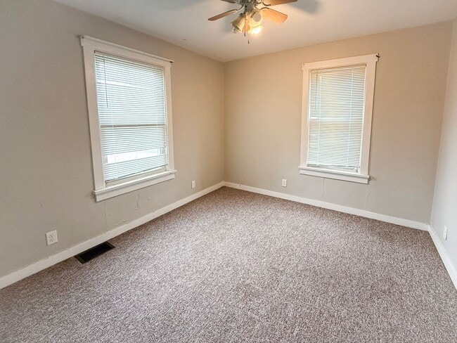 Foto del edificio - 2 Bed 1 Bath Single Family Home