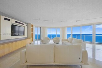 Building Photo - 16445 Collins Ave