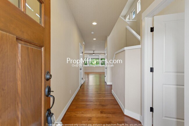 Building Photo - Light & Bright Home in Beaverton - Four Bedrooms!