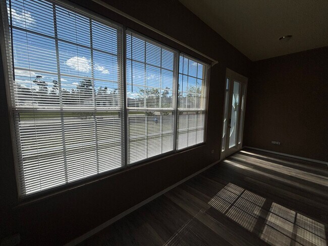 Foto del edificio - Large home and yard- 4/4 won't last
