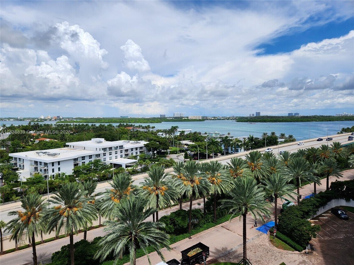 Foto principal - 10275 Collins Ave