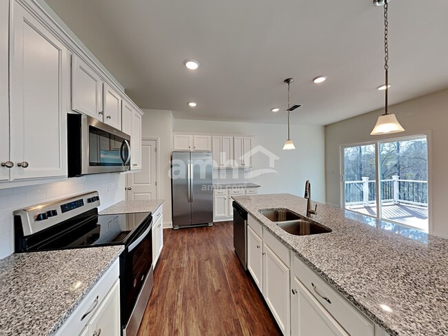 Building Photo - 451 Summit View Ct
