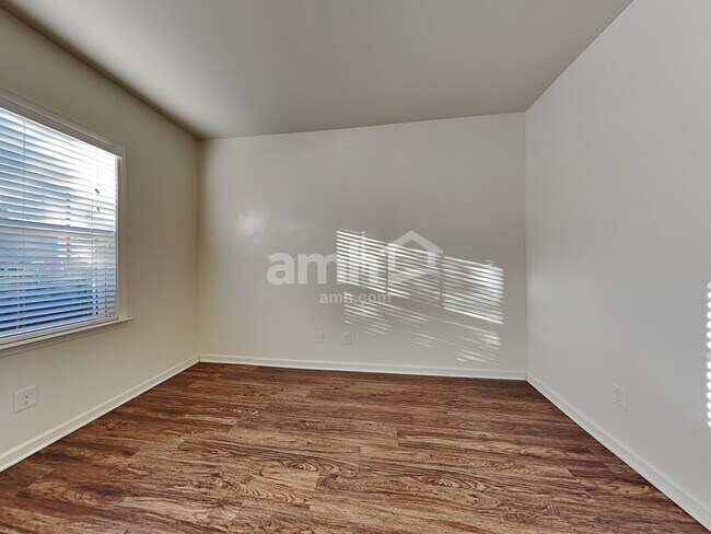 Building Photo - 657 Pemberton Drive