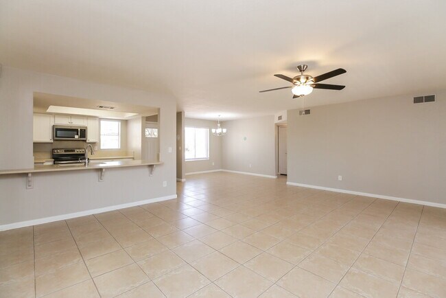 Building Photo - 919 W Mission Dr