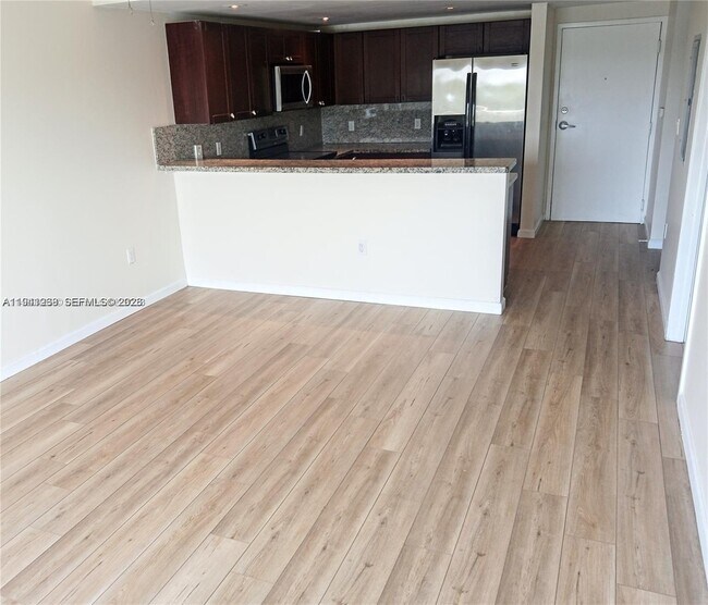 Foto del edificio - 2740 SW 28th Terrace