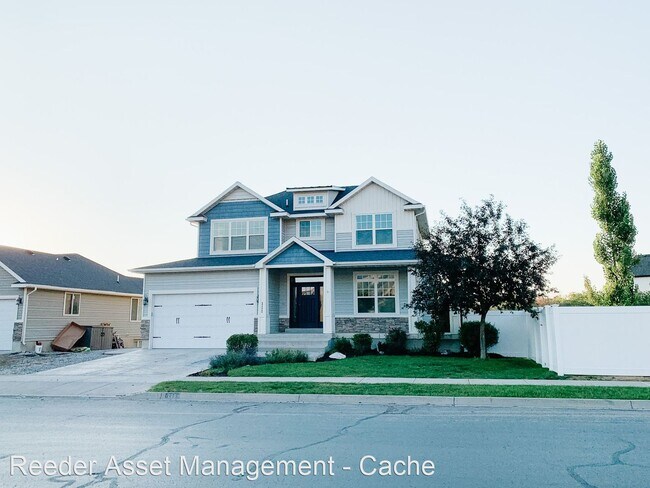 Building Photo - 5 br, 3.5 bath House - 111 East Spring Cre...