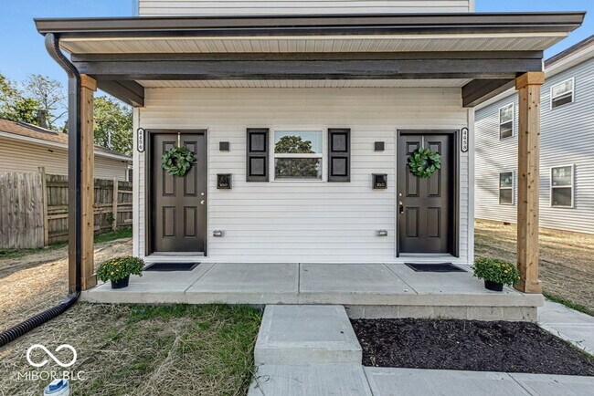 Building Photo - 4456 Caroline Ave