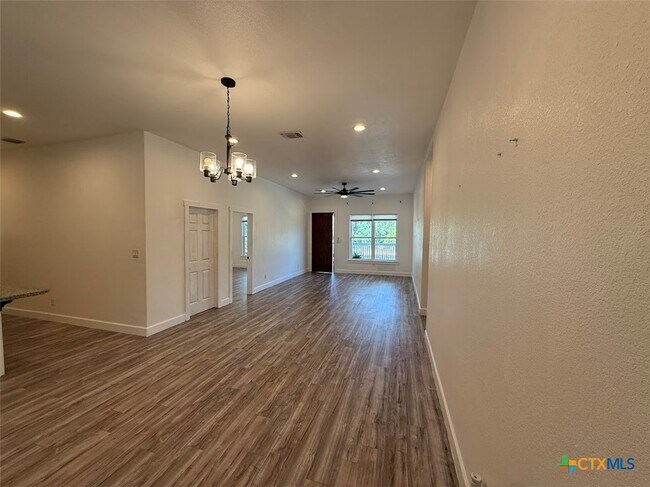 Building Photo - 120 Town View Ln