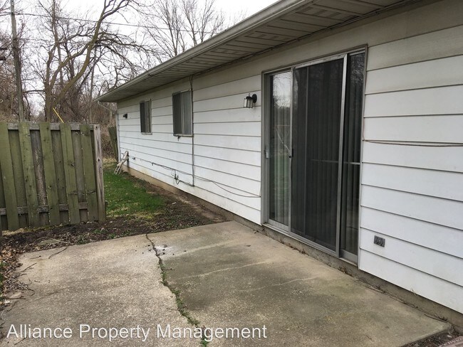 Building Photo - 1202 Lake Forest Dr