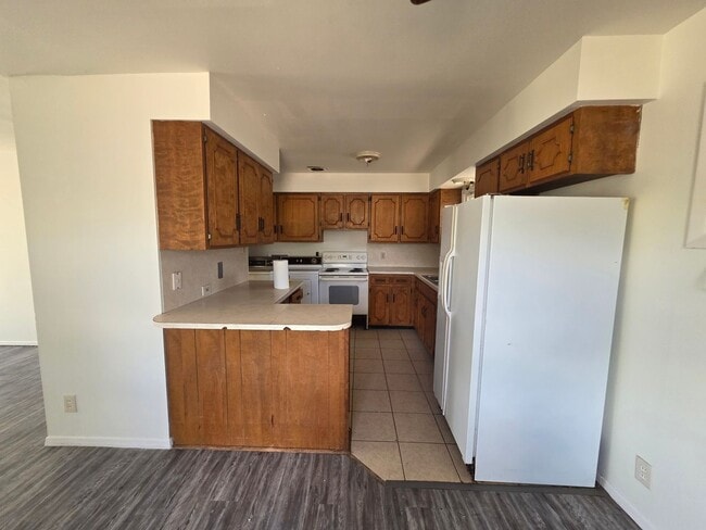 Building Photo - 3 Bed / 1 Bath Gem with Fenced Yard & Carport!