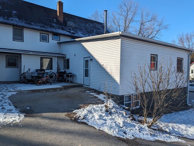 Building Photo - Cozy 2bed 1bath in Waukesha