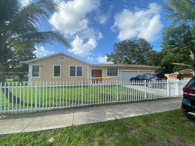 Foto del edificio - 425 NE 172nd St
