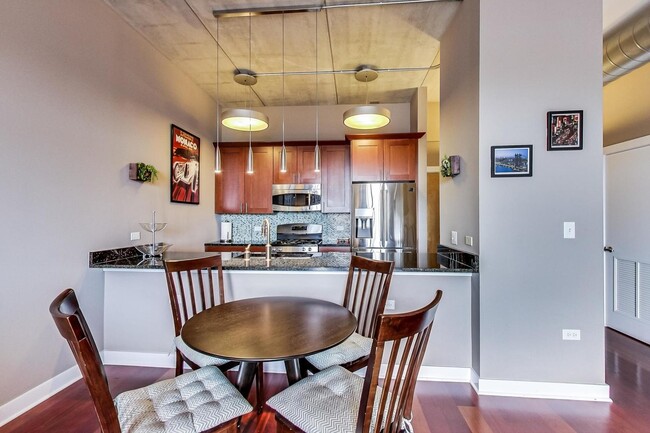 Foto del edificio - 3245 N Ashland Ave