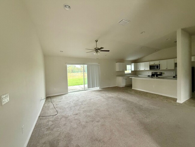 Building Photo - 3BR/2BA Home in Marion Oaks – Spacious Lot & Convenient Location