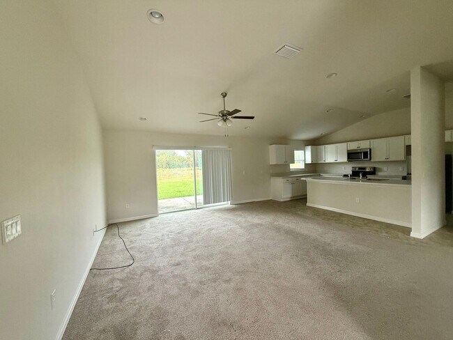 Foto del edificio - 3BR/2BA Home in Marion Oaks – Spacious Lot & Convenient Location