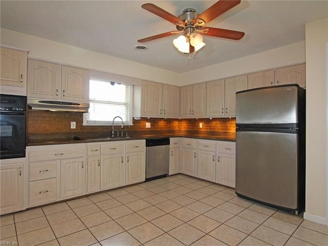 Building Photo - 6451 Azalea Garden Road