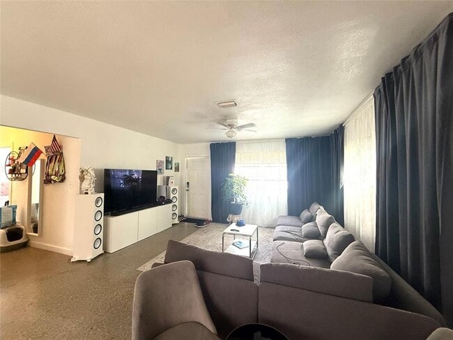 Foto del edificio - 1441 Miami Rd