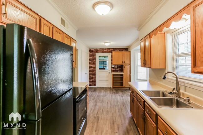 Building Photo - 1176 Cedar Cir S