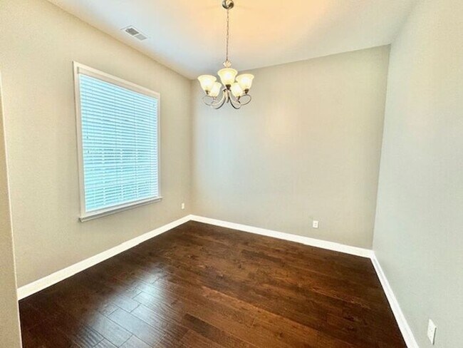 Building Photo - Now Leasing a spacious 4-bedroom 3 bath ho...