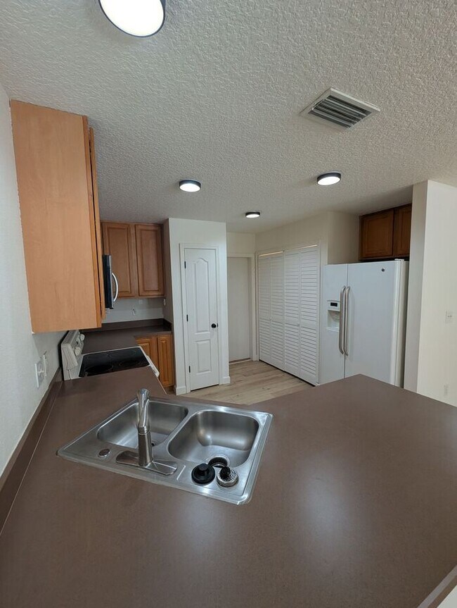 Building Photo - 131 Merlot