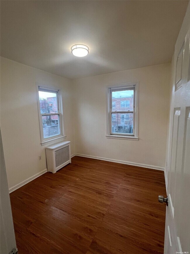 Building Photo - 41-48-4155 55th St