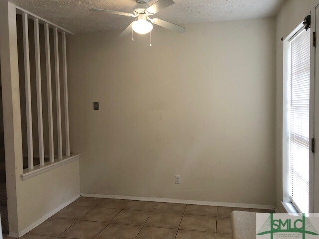 Building Photo - 826 Tibet Ave