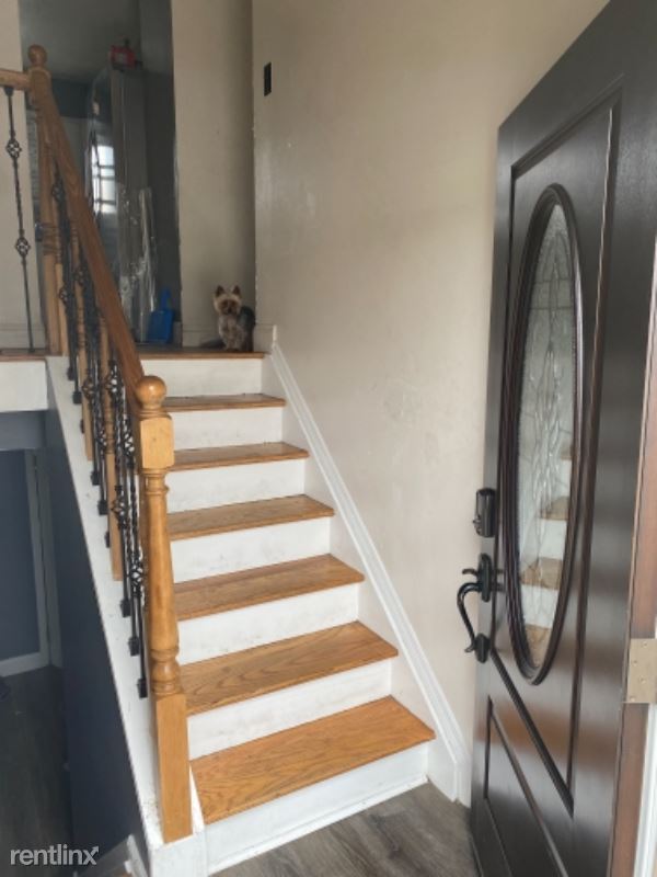 Foto del edificio - 5 br, 2 bath House - 300 Monmouth Ave