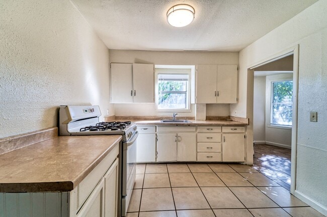 Foto del edificio - Cozy 1-Bedroom Home with Fenced Yard Near ...