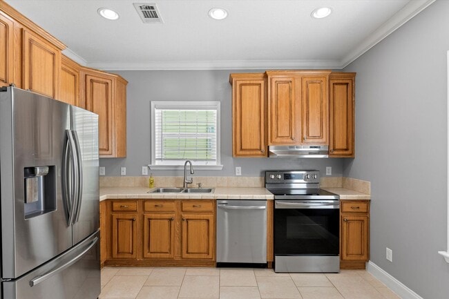 Building Photo - 2 Bedroom, 2.5 Bathroom AVAILABLE FOR 6 Months