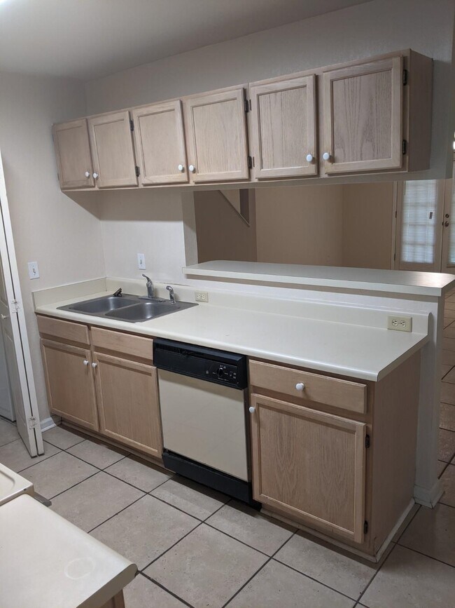 Building Photo - 789 Timberwood Cir E