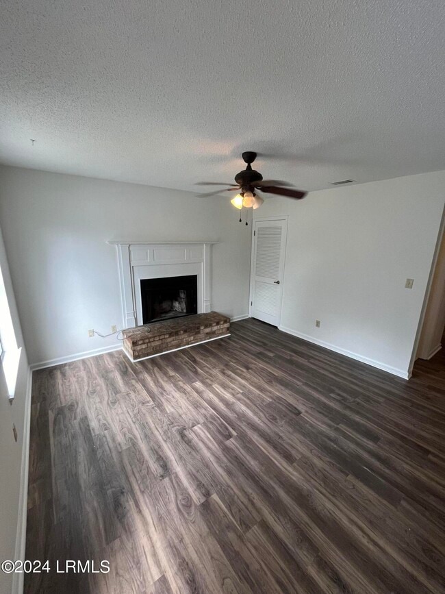 Building Photo - 701 Island Pines