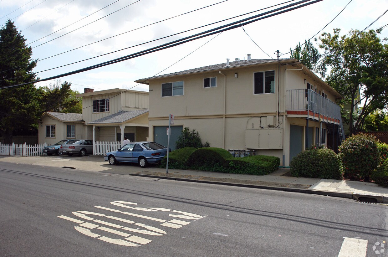 Primary Photo - 606 E Santa Inez Ave
