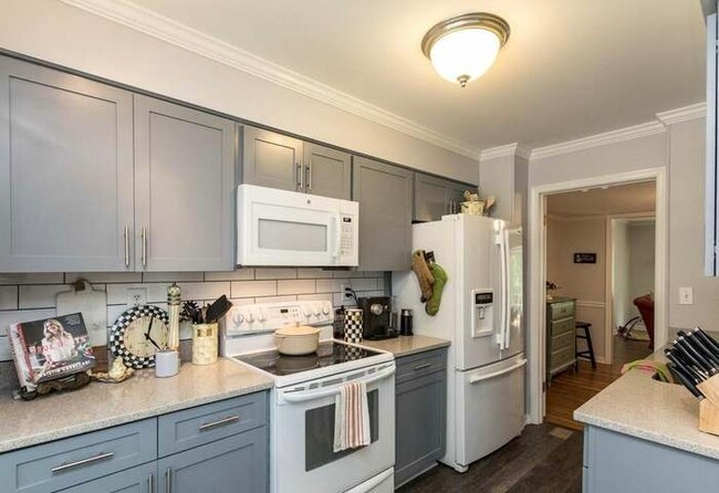 Foto del edificio - 493 Colonial Ridge Ln