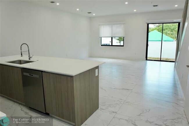 Foto del edificio - 4224 NE 7th Terrace