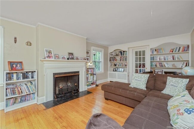 Building Photo - 36 Meadowbrook Rd